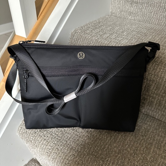 🚫SOLD🚫 LULULEMON Crossbody Bag & Changing Pad - Picture 2 of 5